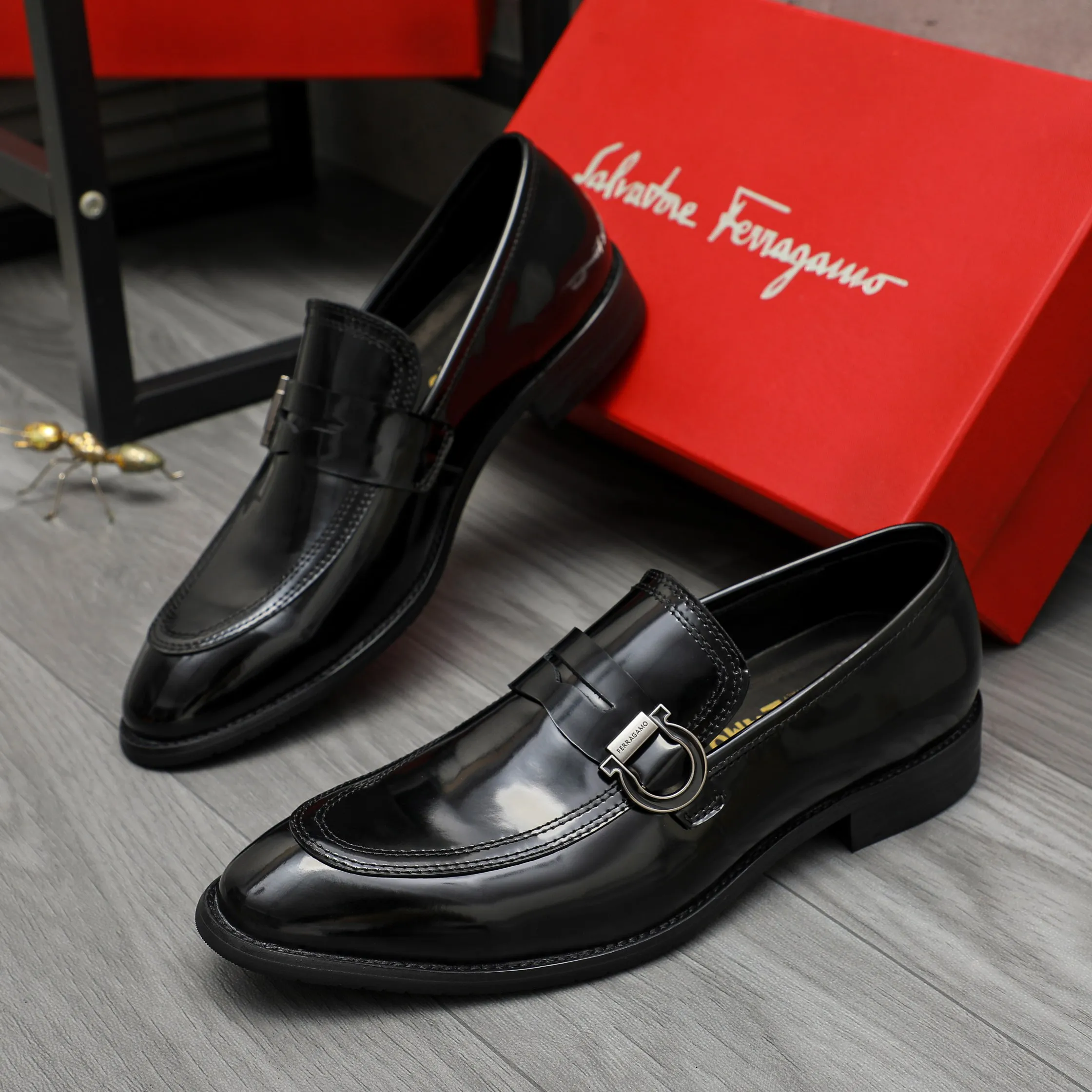 Men's shoes 💰460 Product trademark: Ferragamo "Ferragamo" business slip-on leather shoes Regular size: 39-44 Product materials: Selected high-quality pearlescent cowhide upper, cowhide lining, original outsole